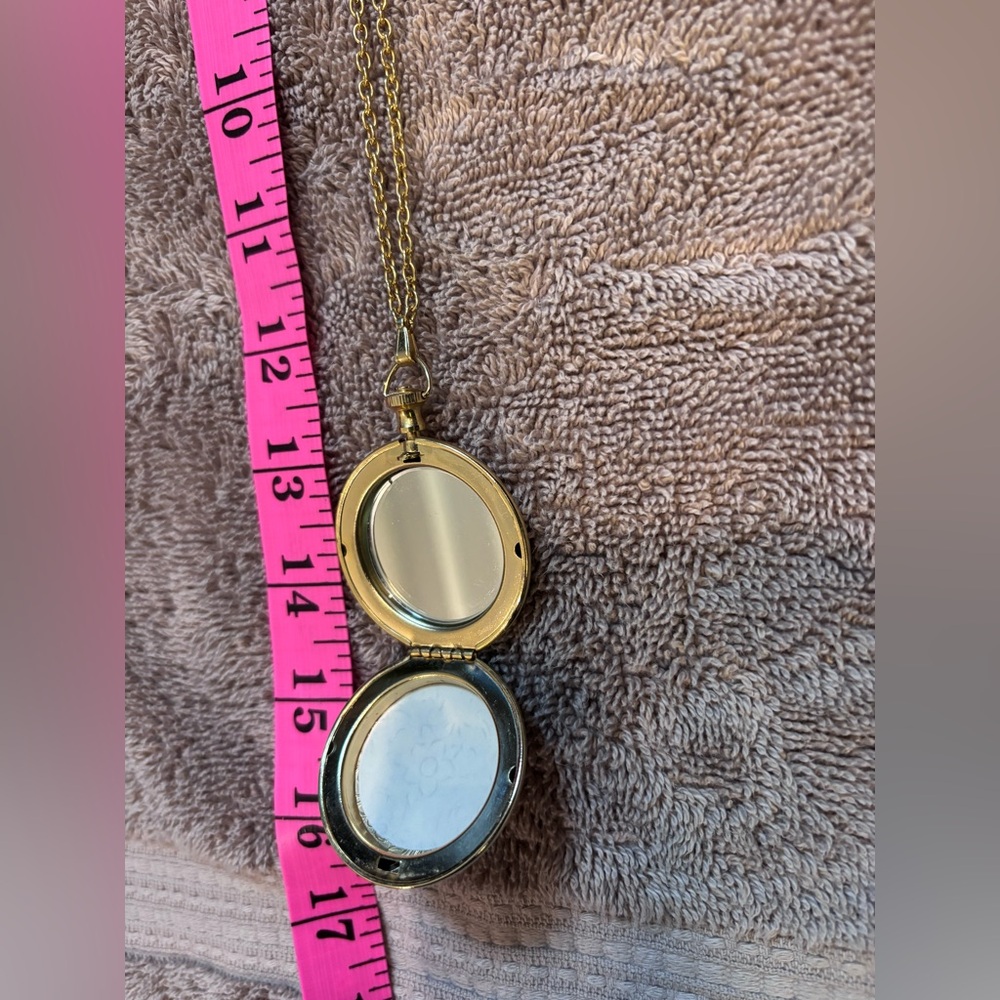 Gold tone Mirror Locket - Picture 4 of 6